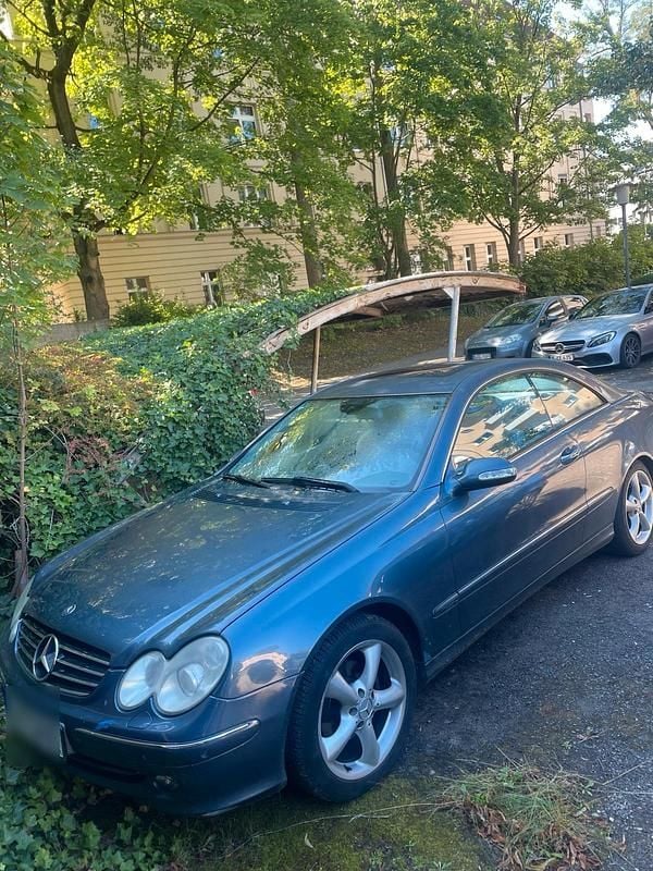 Blau Gebraucht 2004 Mercedes CLK200 Coupé | 3.000 € - Bild 1/4