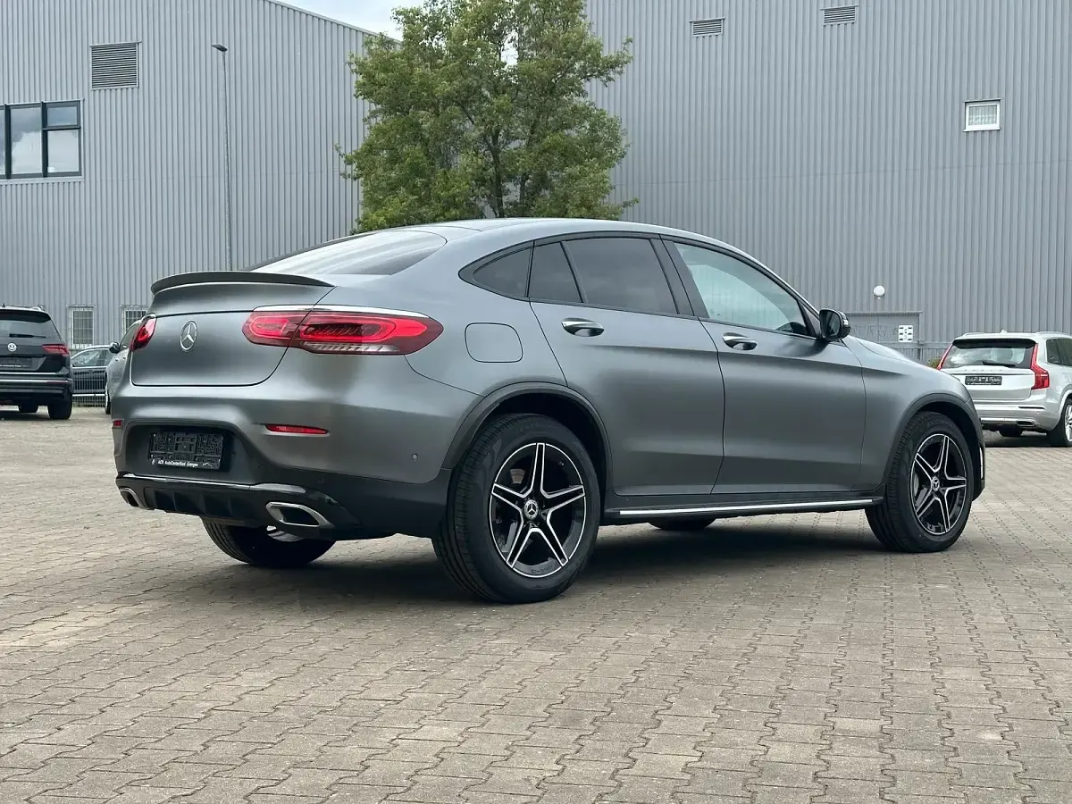 Gebraucht Mercedes GLC400d AMG line 330 PS (242 kW) 2022 Designo magno grau Coupé