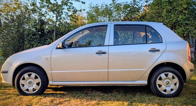 Silber Gebraucht 2007 Skoda Fabia Classic Limousine | 550 € (Superpreis) - Bild 1/4