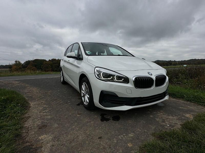 Weiß Gebraucht 2019 BMW 218 Advantage Kombi | 13.900 € (Fairer Preis) - Bild 1/4