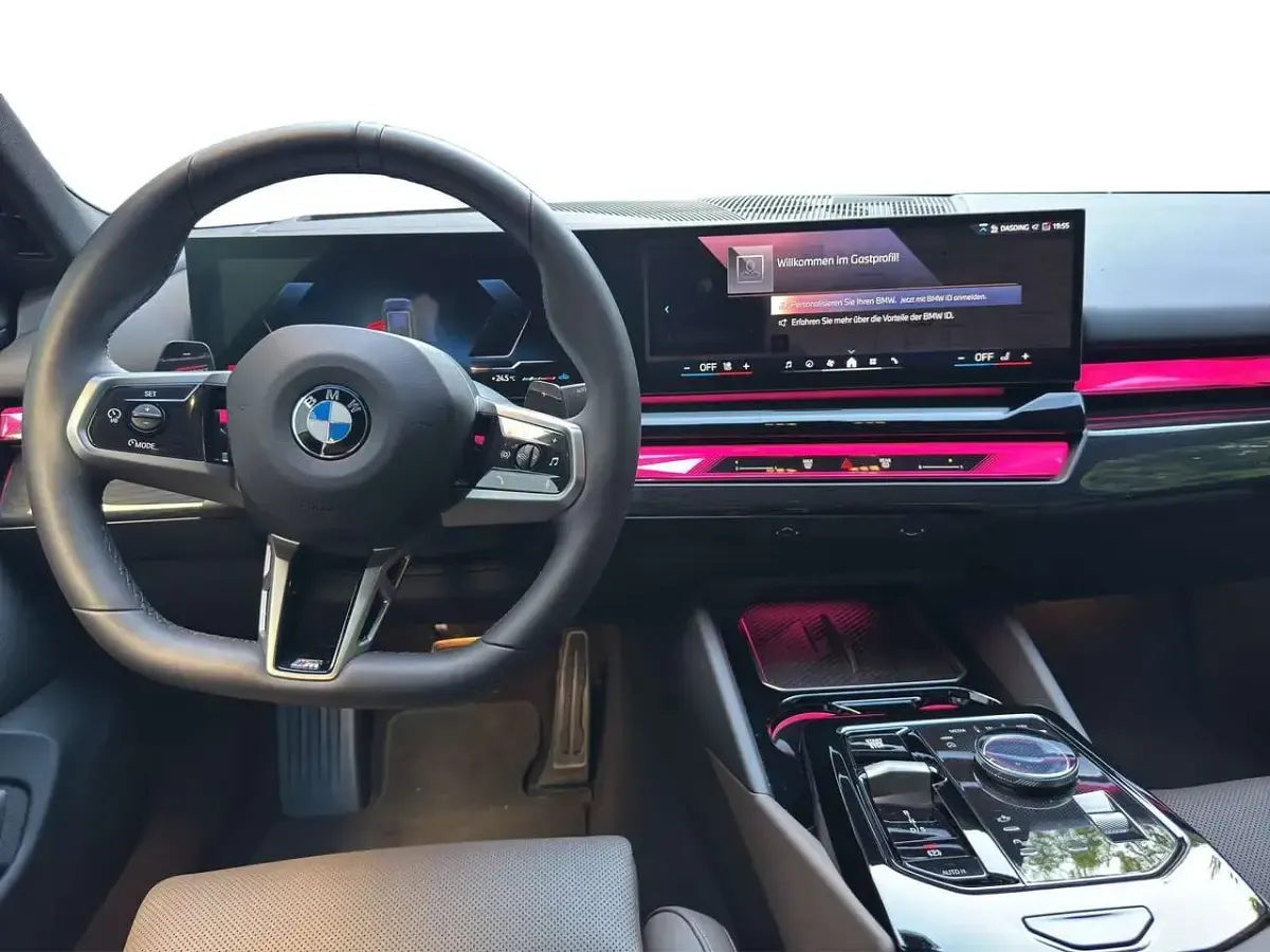 Gebraucht BMW 520 M Sport 197 PS (144 kW) 2025 Schwarz Kombi