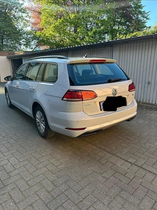 Second-hand VW Golf VII 110 CP (80 kW) 2017 Andere farben Break