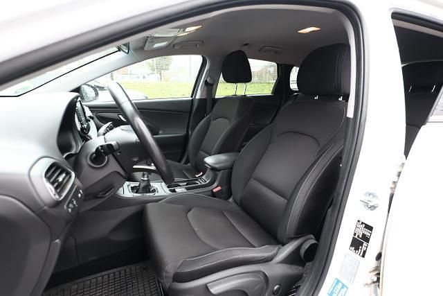 Gebraucht Hyundai i30 120 PS (88 kW) 2017 Polar white polar white Kombi