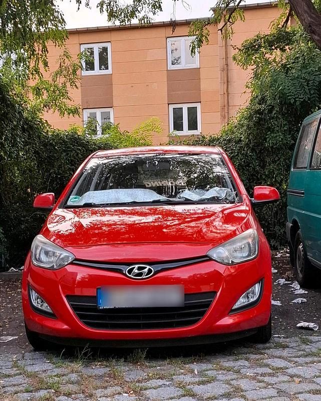 Rot Gebraucht 2012 Hyundai i20 Limousine | 2.600 € (Fairer Preis) - Bild 1/4