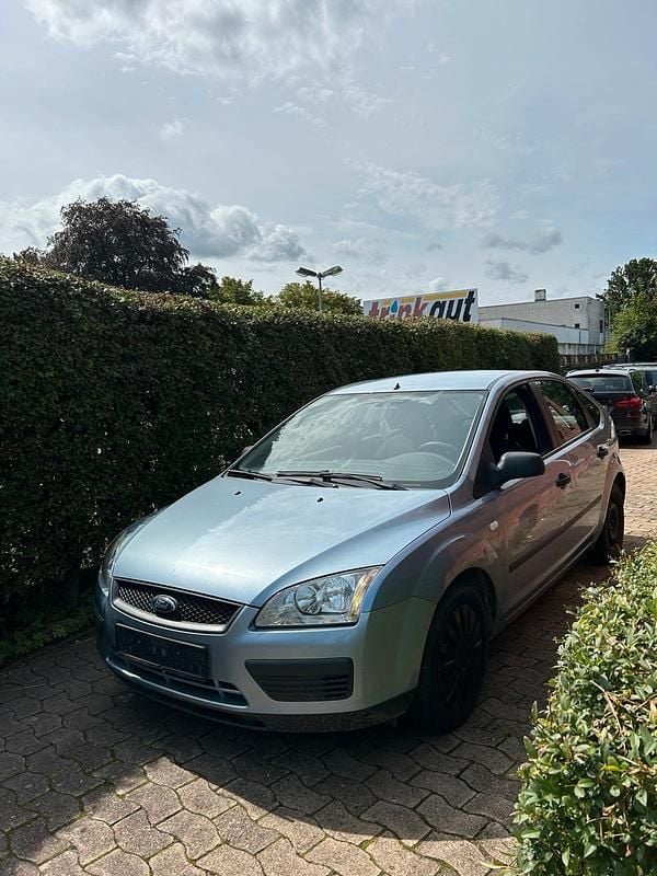 Blau Gebraucht 2005 Ford Focus Limousine | 799 € (Superpreis) - Bild 1/4