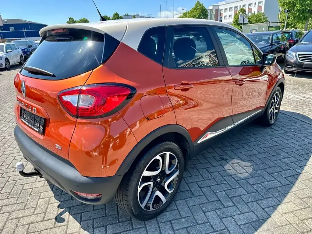 Gebraucht Renault Captur Luxe 114 PS (83 kW) 2016 Orange SUV
