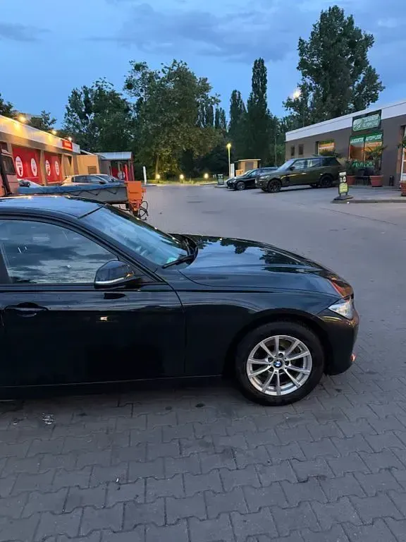 Gebraucht BMW 320 184 PS (135 kW) 2015 Schwarz Limousine