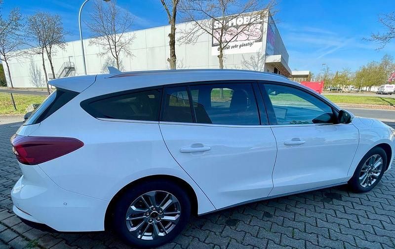 Gebraucht Ford Focus Titanium X 116 PS (85 kW) 2024 Weiß Limousine