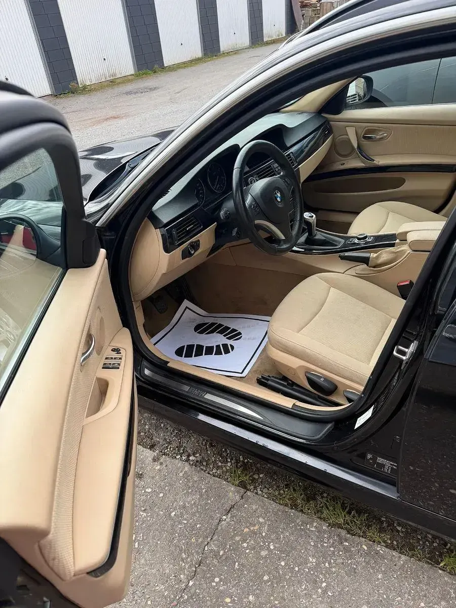 Gebraucht BMW 318 Exclusive 143 PS (105 kW) 2011 Schwarz Kombi