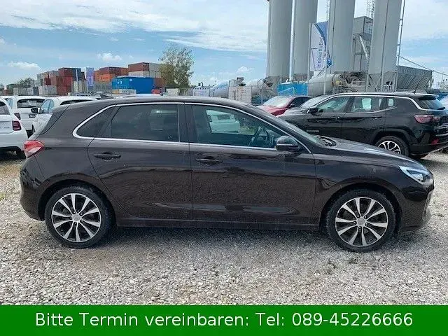 Gebraucht Hyundai i30 120 PS (88 kW) 2017 Braun Limousine