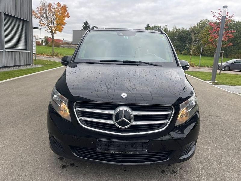 Schwarz Gebraucht 2016 Mercedes V250 Edition Van / Kleinbus | 27.999 € (Superpreis) - Bild 1/4