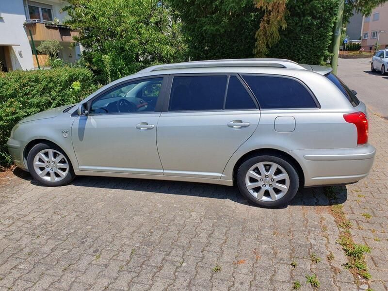 Silber Gebraucht 2006 Toyota Avensis Kombi | 5.000 € (Etwas zu teuer) - Bild 1/1