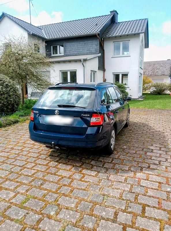 Gebraucht Skoda Fabia Ambition 95 PS (69 kW) 2018 Blau Kombi