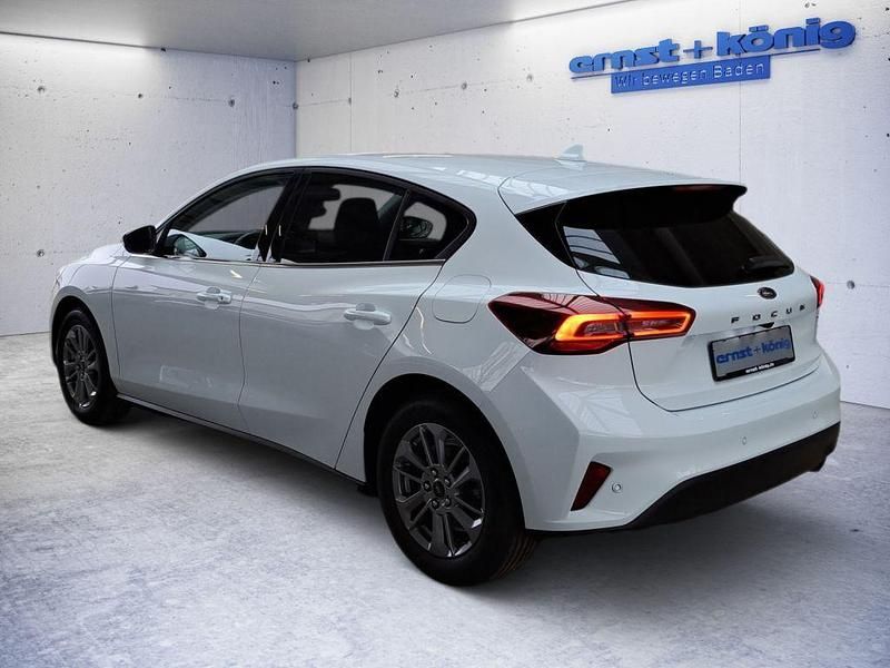 Gebraucht Ford Focus Titanium 125 PS (91 kW) 2023 Weiß Limousine