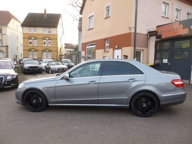 Gebraucht Mercedes E200 184 PS (135 kW) 2011 Grau Limousine