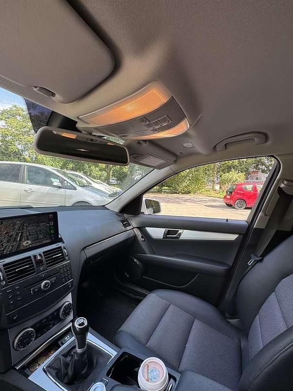 Weiß Gebraucht 2009 Mercedes C200 Limousine | 7.500 € (Fairer Preis) - Bild 1/4