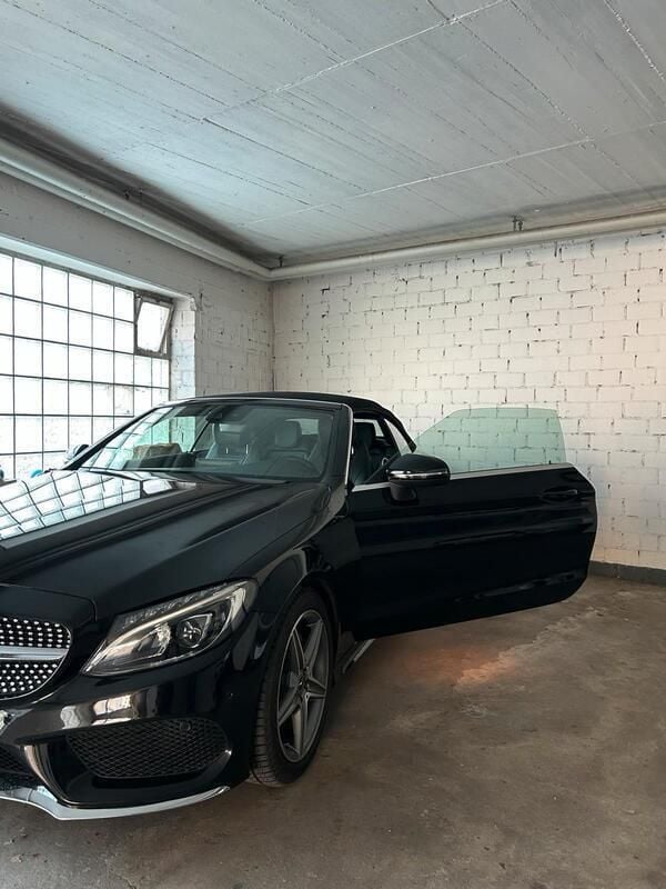 Schwarz Gebraucht 2018 Mercedes C220 AMG line Cabrio | 29.500 € (Fairer Preis) - Bild 1/4