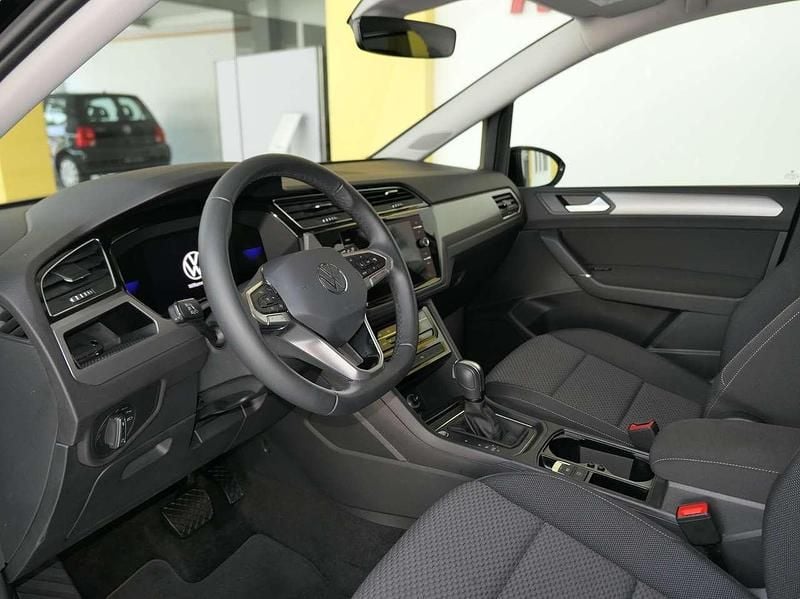 Gebraucht VW Touran Comfortline 150 PS (110 kW) 2023 Schwarz Van / Kleinbus