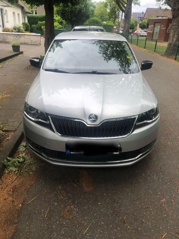 Grau Gebraucht 2019 Skoda Rapid Ambition Kombi | 12.999 € (Fairer Preis) - Bild 1/4