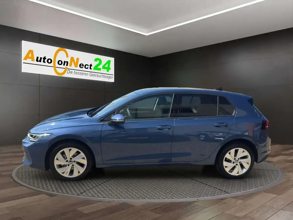 Neu VW Golf VIII Business 116 PS (85 kW) 2026 Anemonenblau Limousine