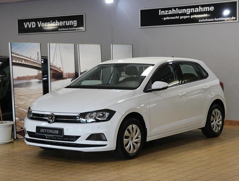 Weiss Gebraucht 2021 VW Polo Comfortline Limousine | 17.450 € (Fairer Preis) - Bild 1/4