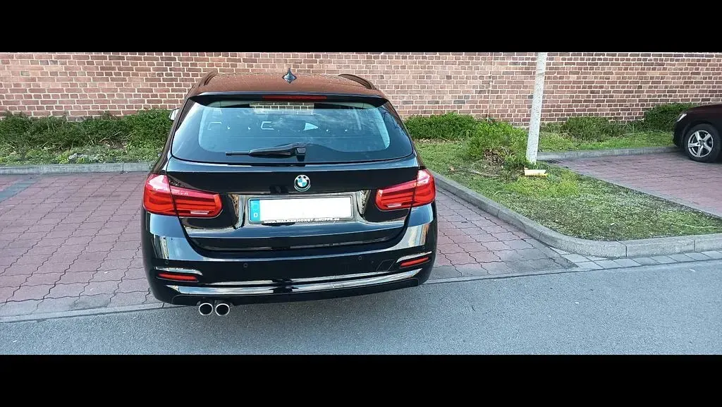 Gebraucht BMW 320 Advantage 190 PS (139 kW) 2018 Schwarz Kombi