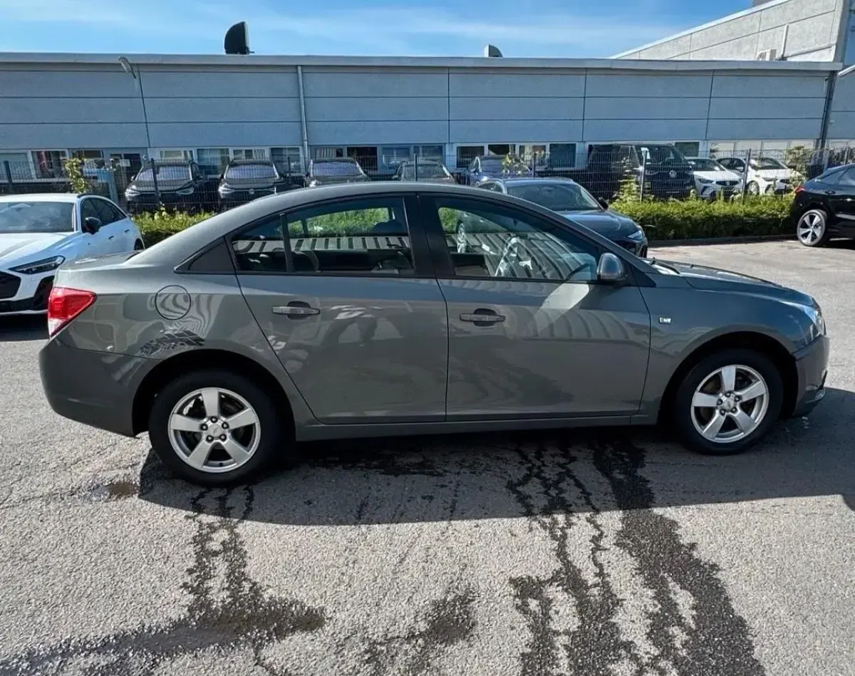 Gebraucht Chevrolet Cruze 113 PS (83 kW) 2010 Grau Limousine