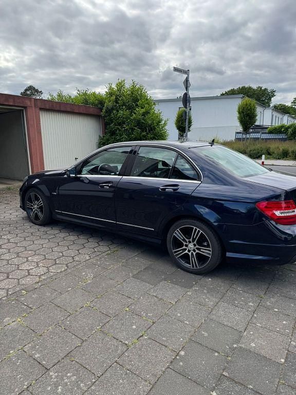 Blau Gebraucht 2014 Mercedes C200 AMG Limousine | 11.900 € (Fairer Preis) - Bild 1/4