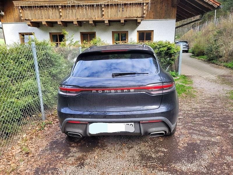 Gebraucht Porsche Macan 265 PS (194 kW) 2023 Schwarz SUV