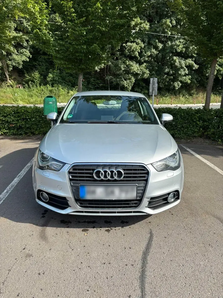 Gebraucht Audi A1 104 PS (76 kW) 2011 Silber Kleinwagen