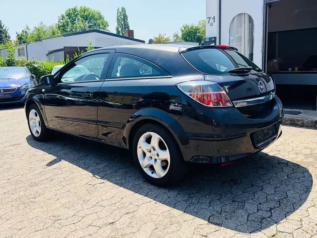 Gebraucht Opel Astra GTC Edition 90 PS (66 kW) 2008 Schwarz Limousine