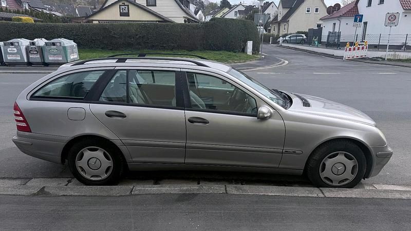 Gebraucht Mercedes C200 116 PS (85 kW) 2003 Silber Kombi