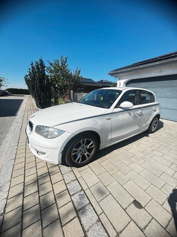 Weiß Gebraucht 2008 BMW 118 Kleinwagen | 2.100 € (Superpreis) - Bild 1/4