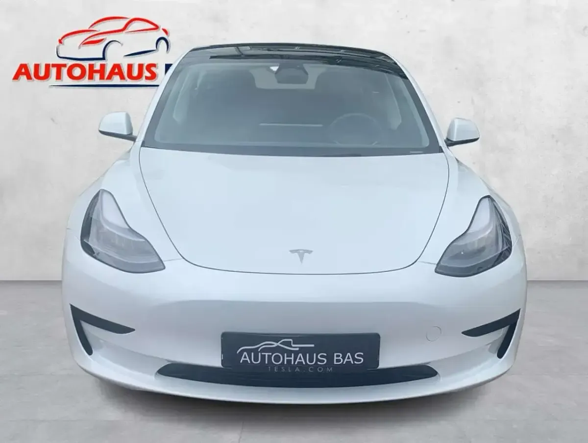 Gebraucht Tesla Model 3 Standard Range 208 kW (283 PS) 2022 Pearl white multicoat Limousine