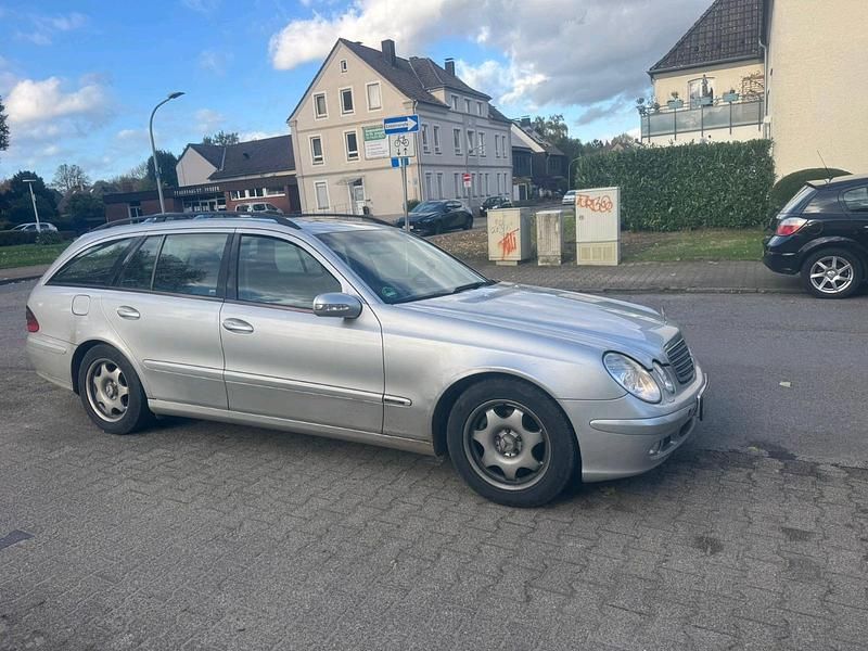 Silber Gebraucht 2004 Mercedes E220 Kombi | 1.200 € (Guter Preis) - Bild 1/4