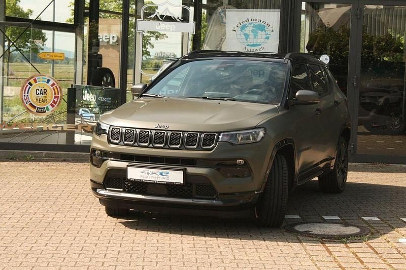 Grün Gebraucht 2022 Jeep Compass SUV | 28.990 € (Etwas zu teuer) - Bild 1/4