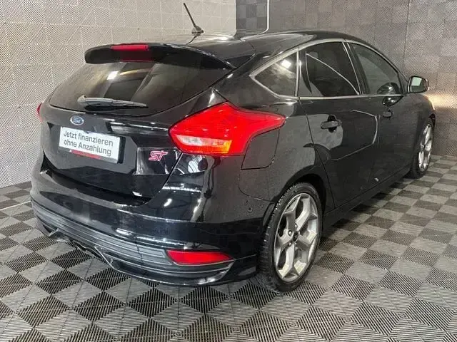 Używany Ford Focus ST 250 KM (183 kW) 2018 Czarny Sedan/Limuzyna