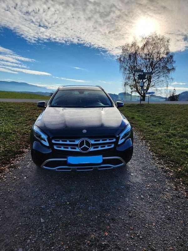 Gebraucht Mercedes GLA220 177 PS (130 kW) 2018 Blau SUV