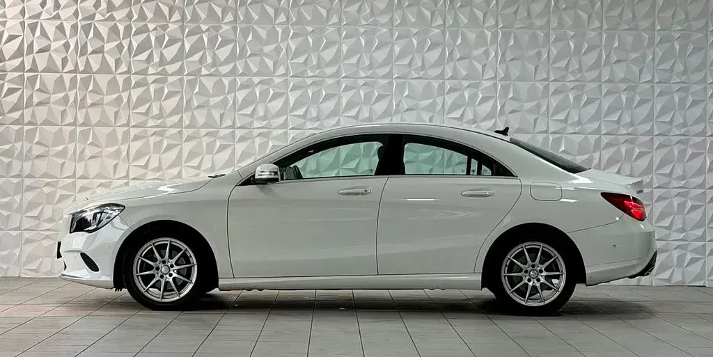 Gebraucht Mercedes CLA180 122 PS (89 kW) 2016 Weiß Coupé