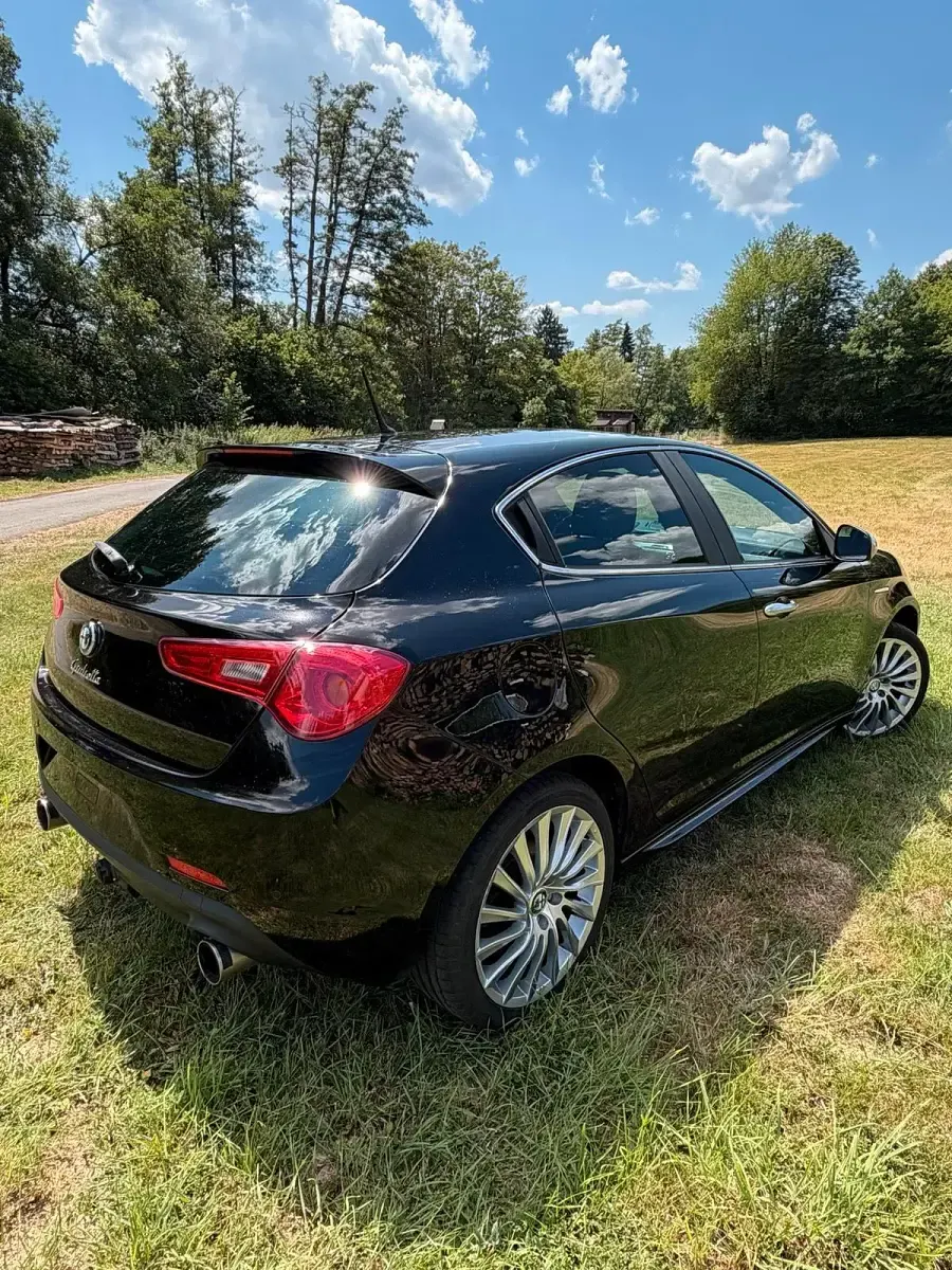 Gebraucht Alfa Romeo Giulietta 120 PS (88 kW) 2013 Schwarz Kleinwagen