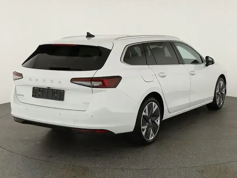 Gebraucht Skoda Superb Selection 193 PS (141 kW) 2024 Kristall weiß Kombi