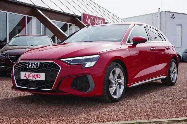 Używany Audi A3 Comfort 150 KM (110 kW) 2022 Czerwony Sedan/Limuzyna