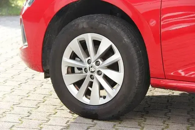 Używany Skoda Kamiq 95 KM (69 kW) 2024 Czerwony SUV
