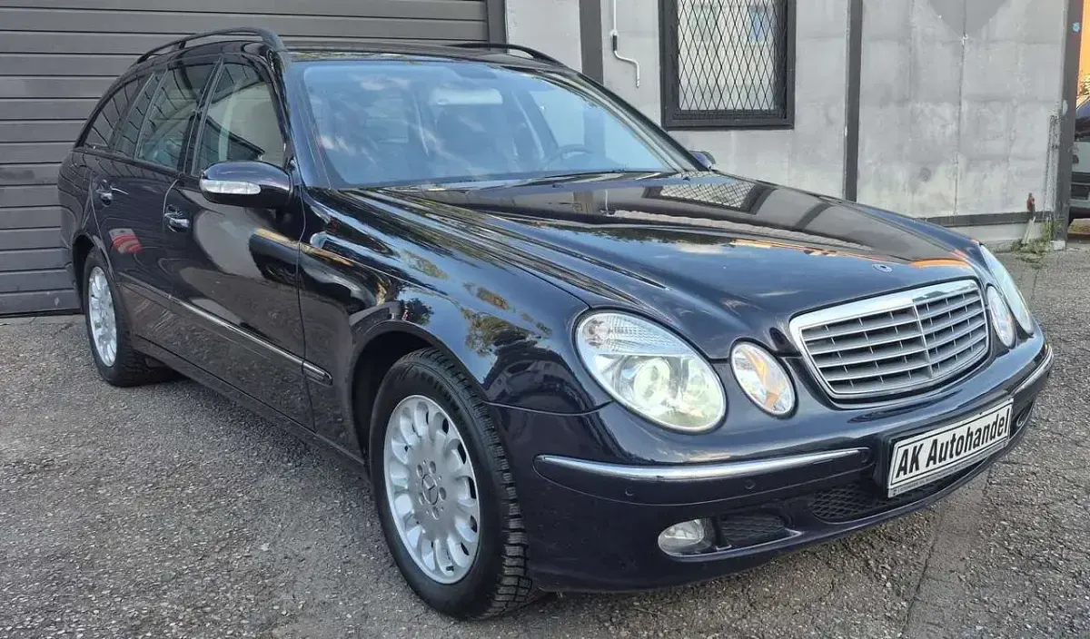 Gebraucht Mercedes E200 163 PS (119 kW) 2005 Tansanitblau  metalliclack Kombi