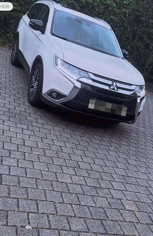 Gebraucht Mitsubishi Outlander Plus 204 PS (150 kW) 2016 Weiß SUV