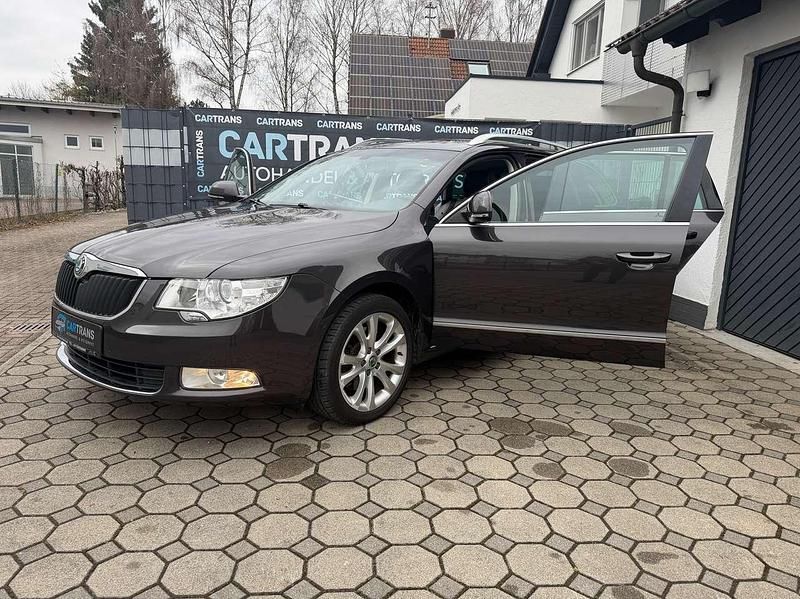 Gebraucht Skoda Superb Elegance 160 PS (117 kW) 2011 Mocca braun metallic Kombi