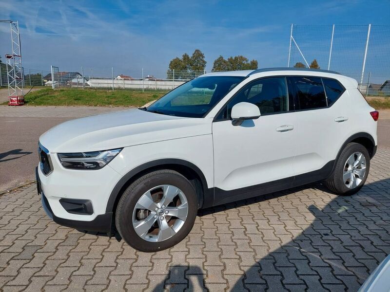 Weiß Gebraucht 2021 Volvo XC40 Momentum SUV | 25.850 € (Superpreis) - Bild 1/2