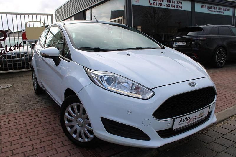 Gebraucht Ford Fiesta Trend 75 PS (55 kW) 2016 Weiß Limousine