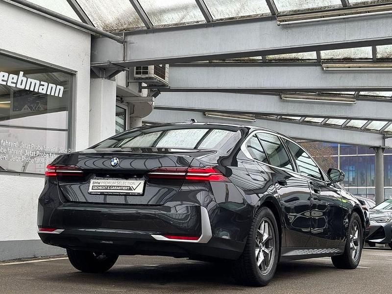 Gebraucht BMW 520 Sport Line 197 PS (144 kW) 2024 Grau Limousine