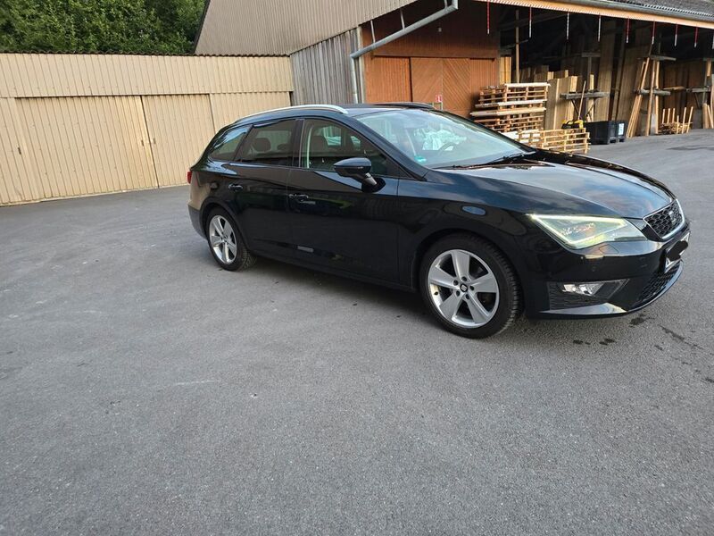 Schwarz Gebraucht 2015 Seat Leon ST FR Kombi | 13.000 € (Superpreis) - Bild 1/4